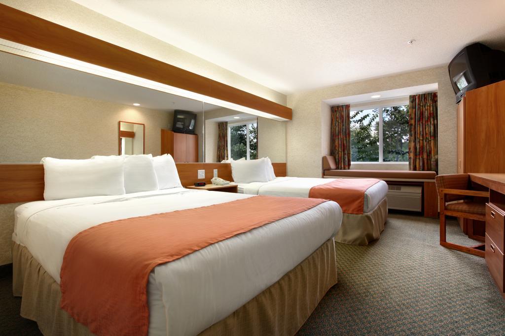 Microtel Inn & Suites By Wyndham Brunswick Rum bild