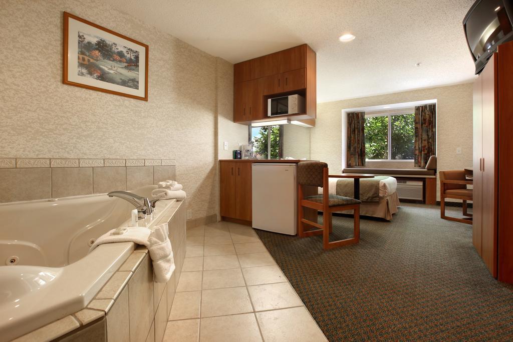 Microtel Inn & Suites By Wyndham Brunswick Rum bild