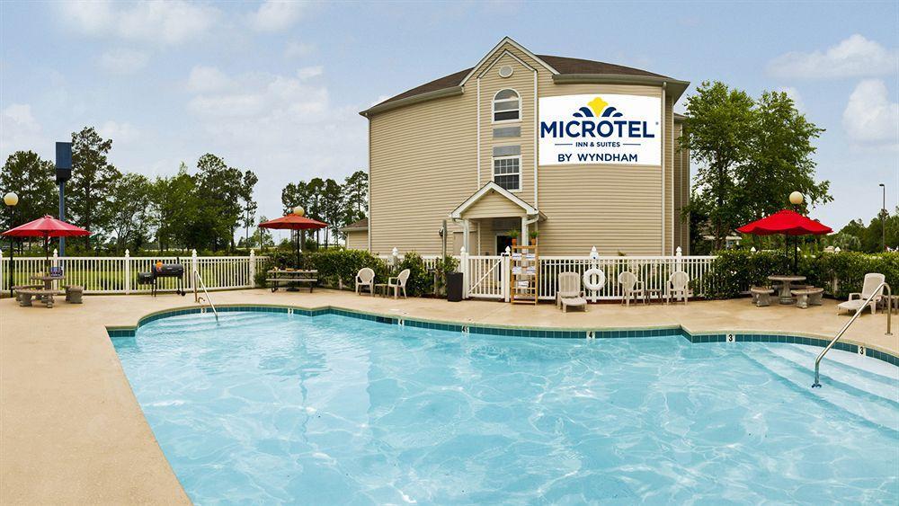 Microtel Inn & Suites By Wyndham Brunswick Exteriör bild