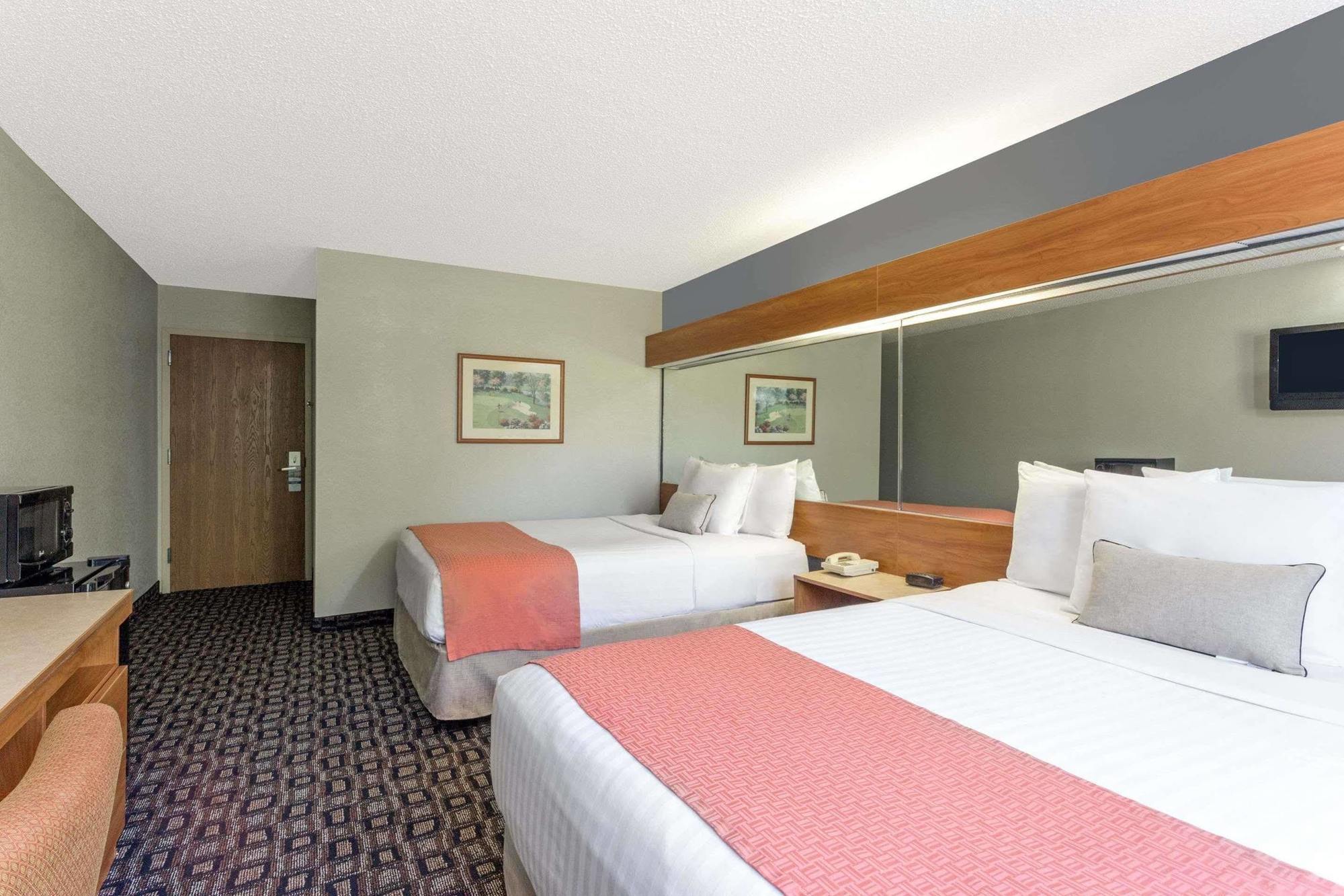Microtel Inn & Suites By Wyndham Brunswick Exteriör bild